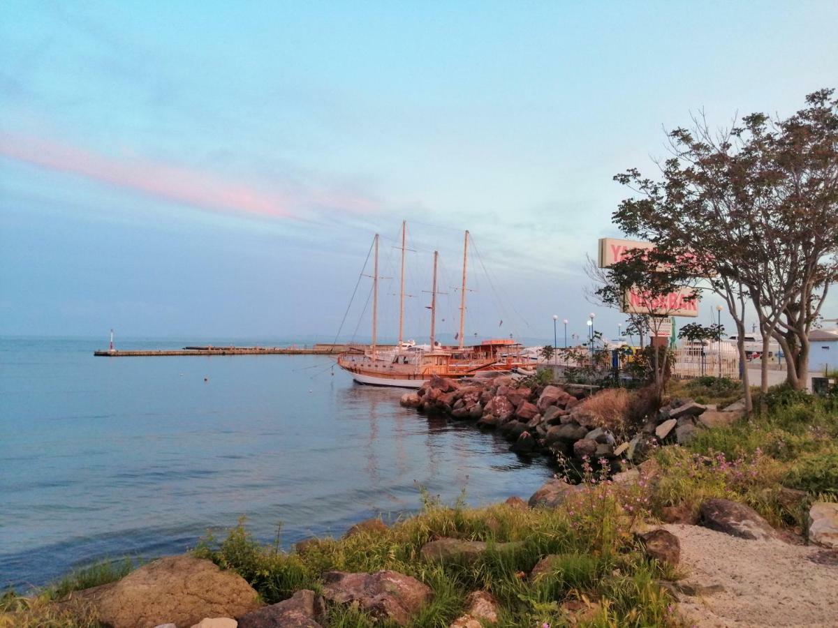 Appartamento Apartament ,,Edelvais- Lux" Nesebar Esterno foto
