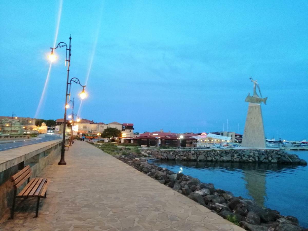 Appartamento Apartament ,,Edelvais- Lux" Nesebar Esterno foto
