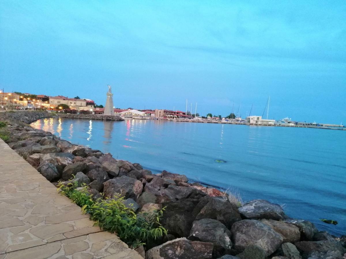 Appartamento Apartament ,,Edelvais- Lux" Nesebar Esterno foto