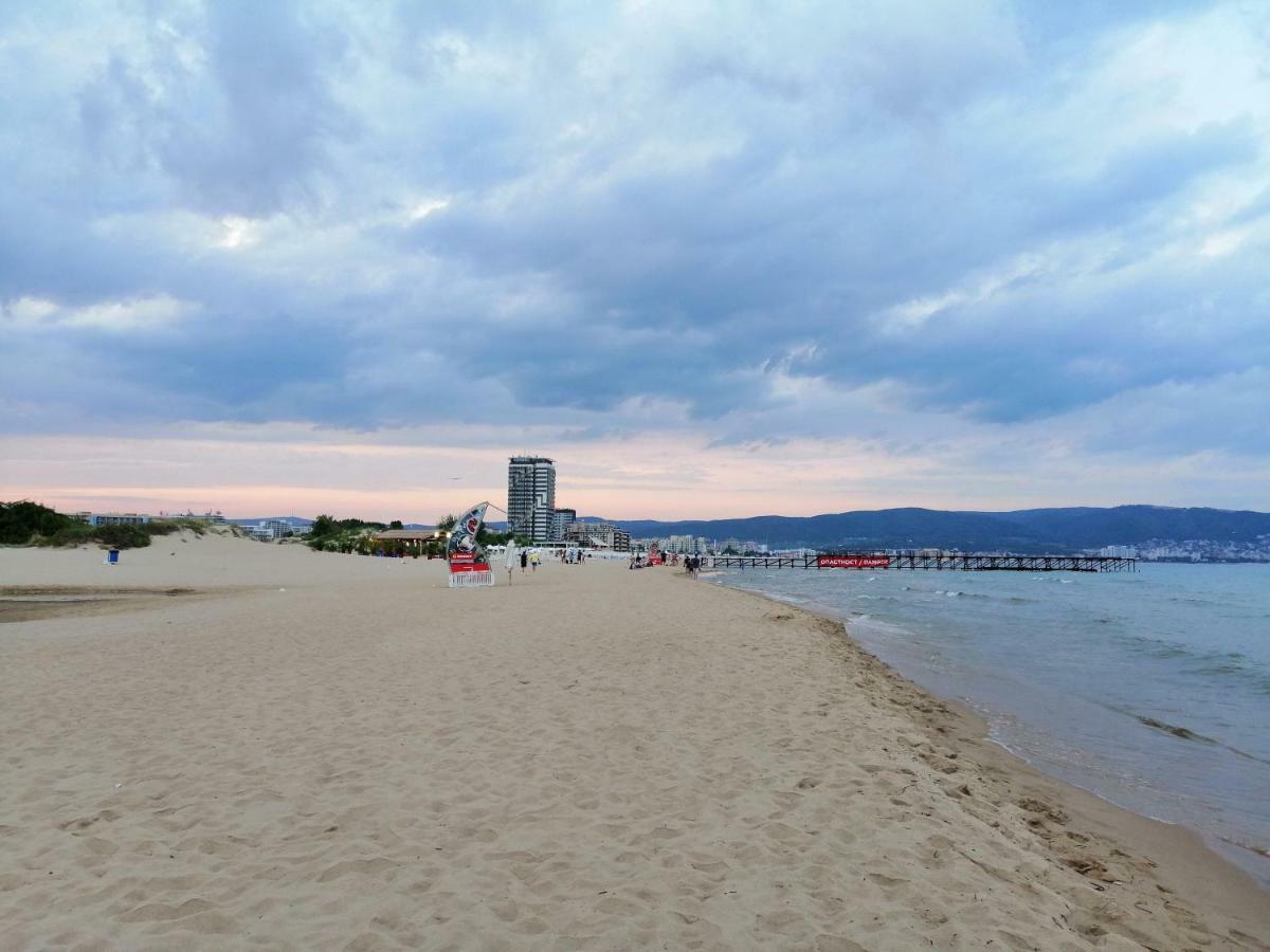 Appartamento Apartament ,,Edelvais- Lux" Nesebar Esterno foto
