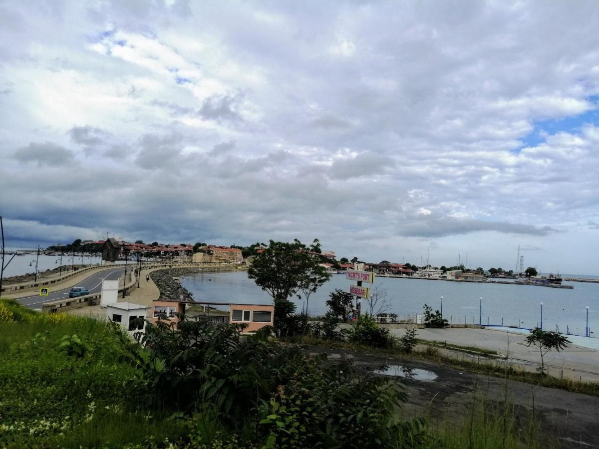 Appartamento Apartament ,,Edelvais- Lux" Nesebar Esterno foto